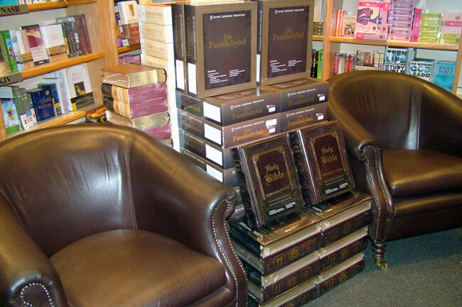 42_7 CUM BOOKS - Kolonnade Shopping Mall