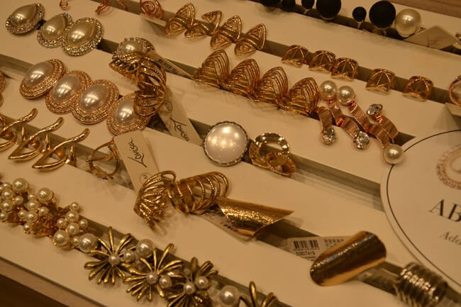 U37B_3 image U37B_3 LOVISA - Kolonnade Shopping Mall