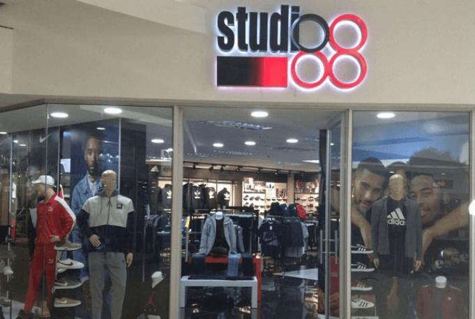 U70-71_1 STUDIO 88 - Kolonnade Shopping Mall